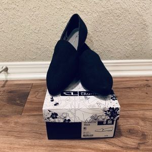 Women’s Black 8 CL by Laundry Loafers/Flats.